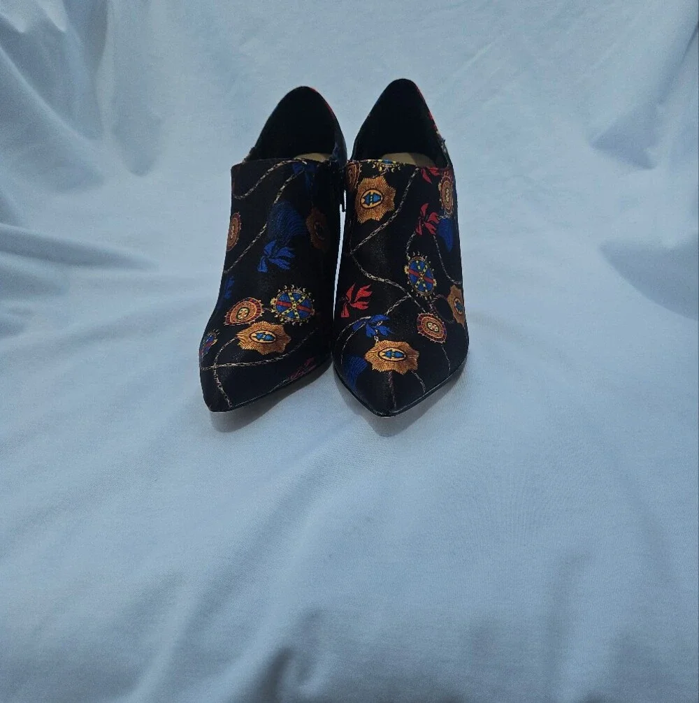 Shoe Dazzle Black Floral Embroidered Pointed-Toe Stiletto Booties